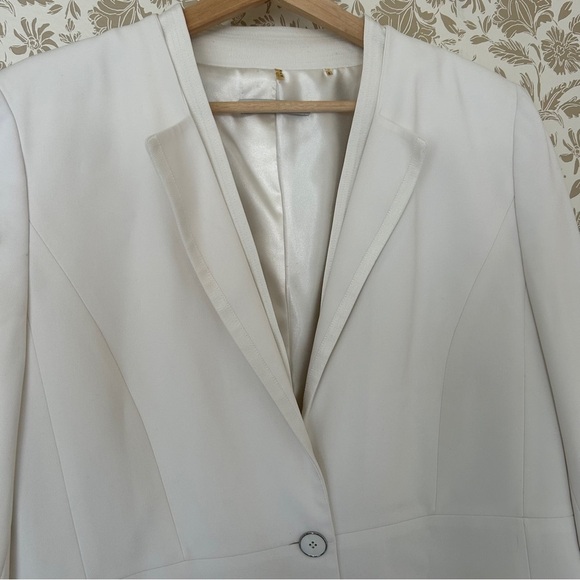 Elie Tahari Cream Blazer – Size 16, Classic & Chic - Picture 2 of 7